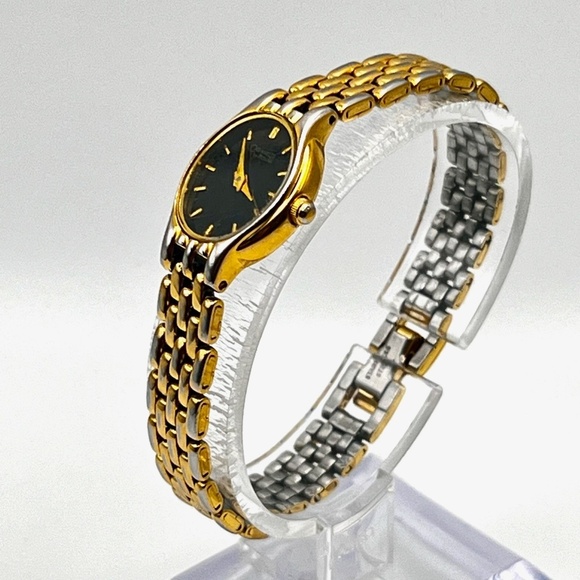 Caravelle by Bulova Vintage Petite Oval Black Gold tones Ladies Watch Working - Picture 5 of 9